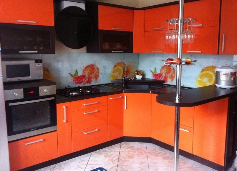 Оранжевые кухни в интерьере - советы и фото