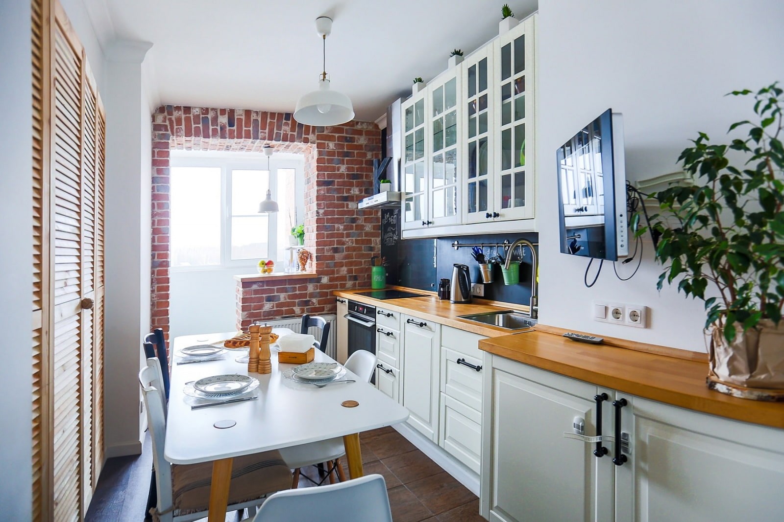 Планировка маленькой кухни с балконной дверью (34 фото)